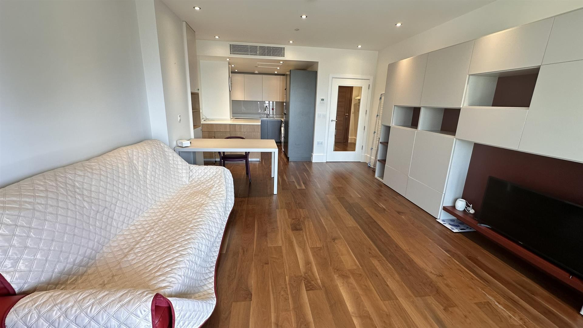 Image of Apartment - 1 Bedrooms - 1 Bathrooms for Rental in Midtown-Gibraltar, Image 3